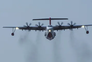 “鲲龙”AG600M圆满完成投汲水试验10