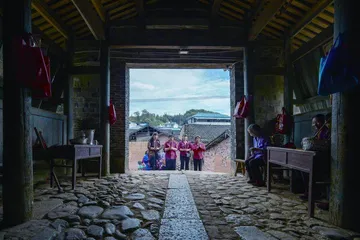 端午趣俗 走桥抛粽祭屈原5