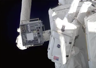 复杂的太空行走8