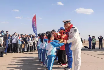 “争做新时代好队员”少先队员与载人航天面对面活动在中国酒泉卫星发射中心圆满举行(上)5