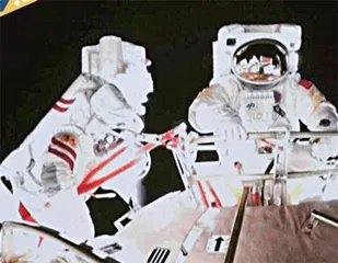 王亚平讲述出舱:“伸手摘星”的梦想实现了!(上)2