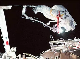 王亚平讲述出舱:“伸手摘星”的梦想实现了!(上)5