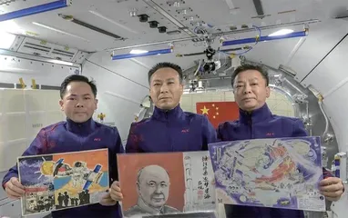 我们的画在天上飞着呢!1