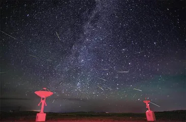 在大草原深处拍摄流星雨9