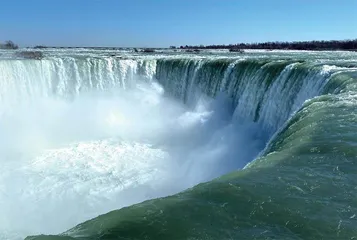揭秘如梦似幻的 水下瀑布1