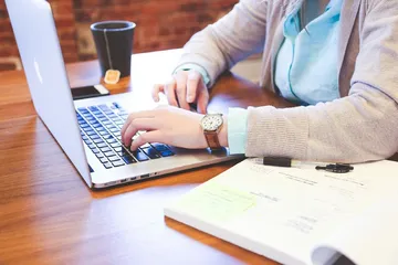 应对学生手机成瘾,试试“正面管教法”1