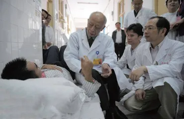 时代楷模:“胆道之父”2