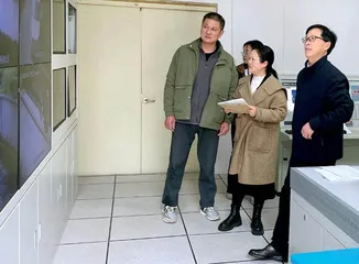 柔肩担重任 巾帼绽芳华