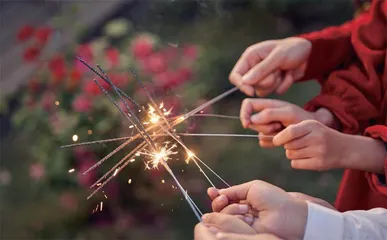 烟花燃放“禁改限”年味回归了，环保发愁了