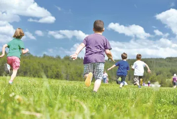 幼儿园特色军事体能游戏:萌娃的军人梦1