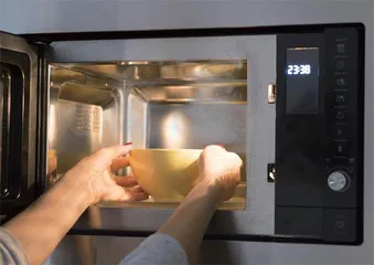 塑料容器微波加热时释放大量微粒