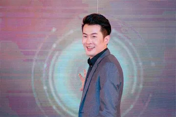 头部主播离开镜头1
