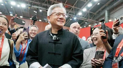 黄仁勋：AI的下一波浪潮是机器人
