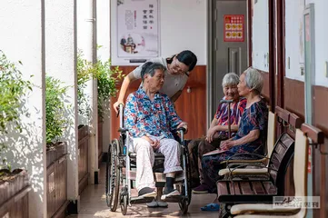 我们如何面对老年生活？1