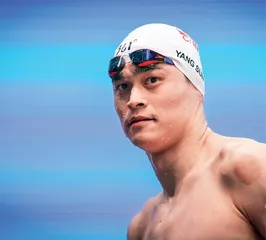 孙杨 坚定信念 重返泳池