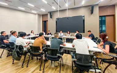 首先是赢得父辈信任