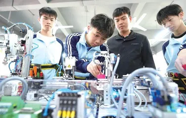 全方位加强技能培训服务现代化产业体系建设
