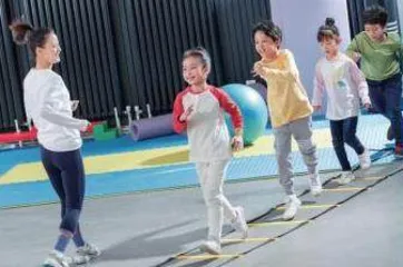 小学体育教学如何强化学生体能 