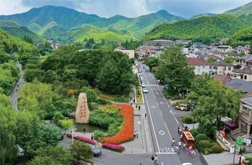 向绿而行　逐绿而兴