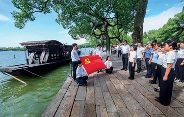 “迎七一”