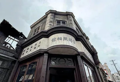 为什么《南京照相馆》领跑2025暑期档？2