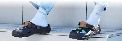 丑出天际的洞洞鞋，凭什么能翻红？