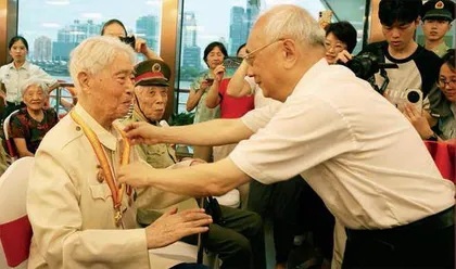 崇敬英雄 丰碑永驻1