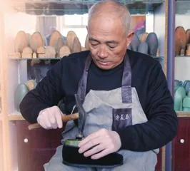 邢俊:坚守40余年的制鞋匠人2