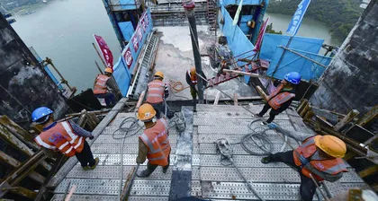 “路”在延伸,“桥”在飞越2