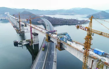“路”在延伸,“桥”在飞越6