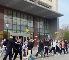 坚持立德树人　办好人民满意的教育