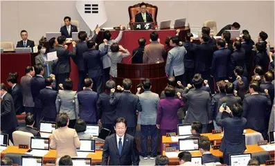 十天两度弹劾,韩国政坛的鱿鱼游戏4