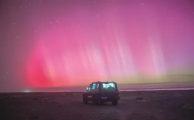 游龙织天幕:极光中的宇宙幻象1