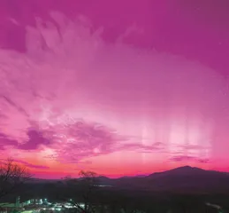 游龙织天幕:极光中的宇宙幻象2