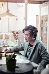 张嘉佳：普通人自救指南