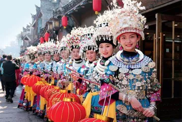 湖南凤凰:多彩民俗闹新春