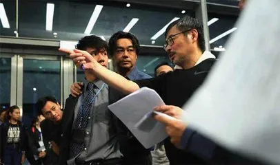 《神探大战》:疯癫神探,极致追凶4