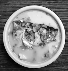 小鱼锅贴鲢头汤