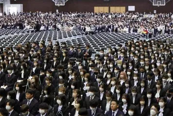 日本年轻人,拒绝血汗教师编4
