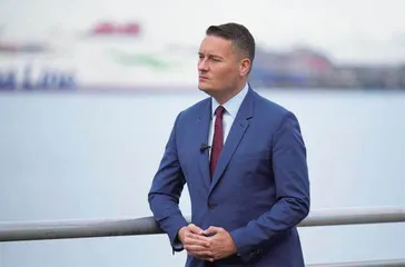 “赠品门”发酵,英国首相要凉?3