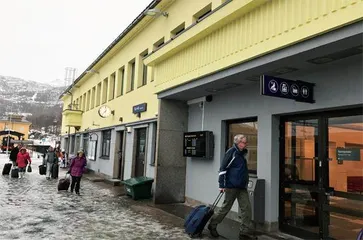 北国追光,体验钻冰取水1