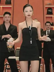 “女总裁”带货,俘获中年男人1