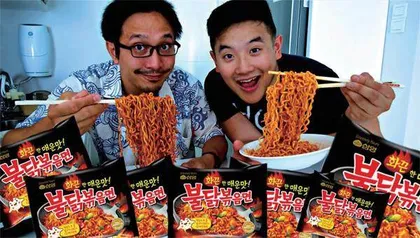 网红火鸡面，狂飙与隐忧