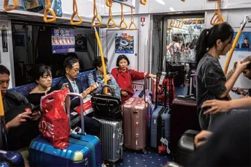 日本街头,挤满中国人2