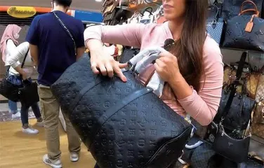 泰国怒砸山寨品3
