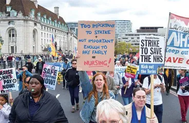 750万人等看病,英国医生集体罢工了1