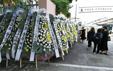 接连自杀,韩国教师集体崩溃1