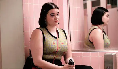 用乳房“举重”的女孩，反抗沉重的身体羞耻