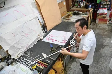霓虹灯招牌,褪色了吗3