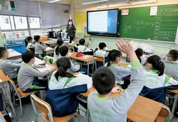 扎堆求学,中产父母再出发3